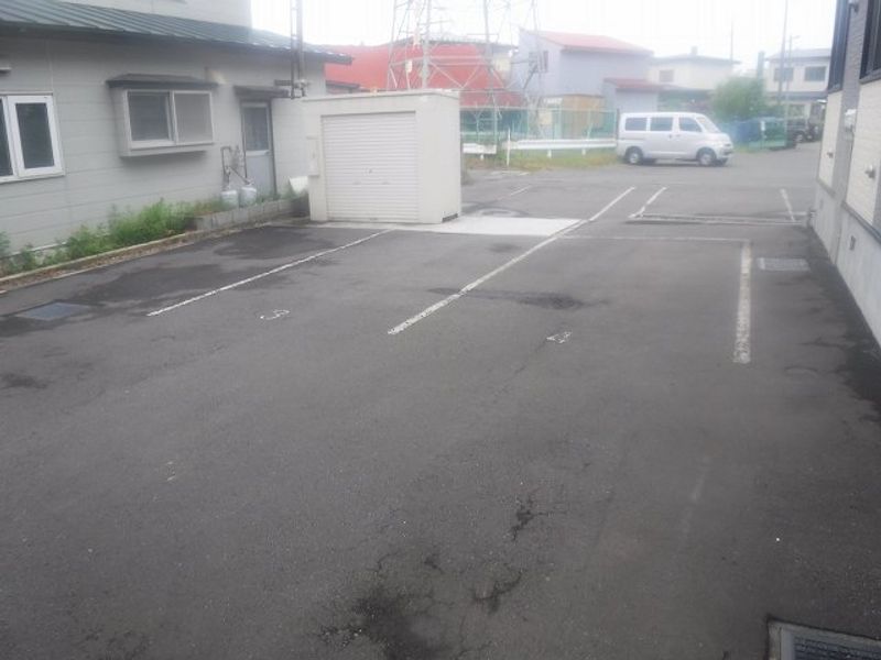 レオパレスガナール 駐車場