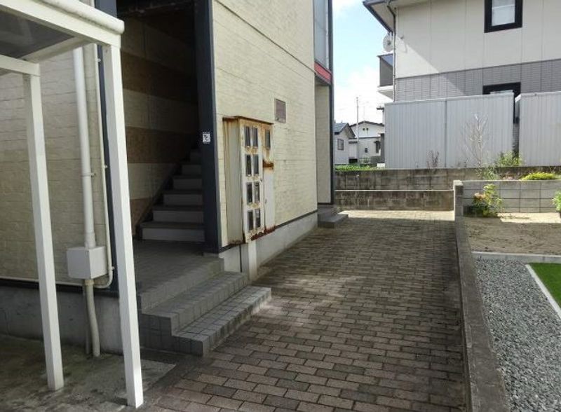 レオパレスシルヴァ エントランス