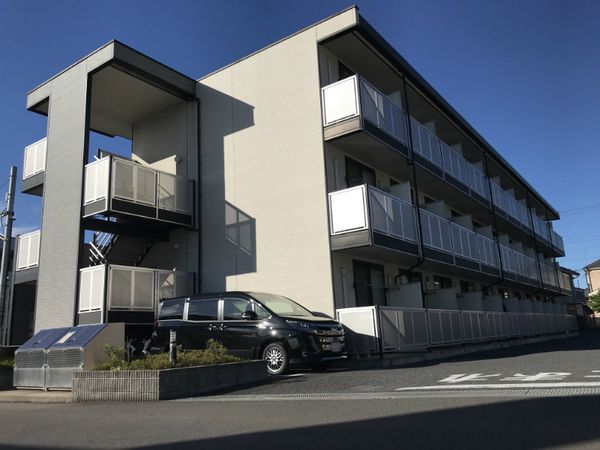 レオパレス稲荷山ヒルズ 外観