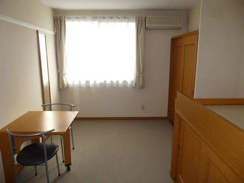 レオパレスシュプール 収納