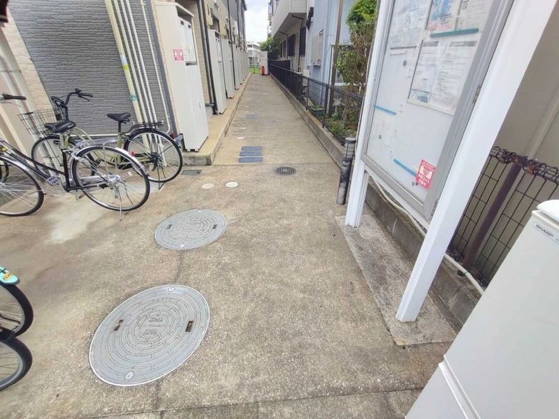 レオパレスニュー　シャルマン エントランス