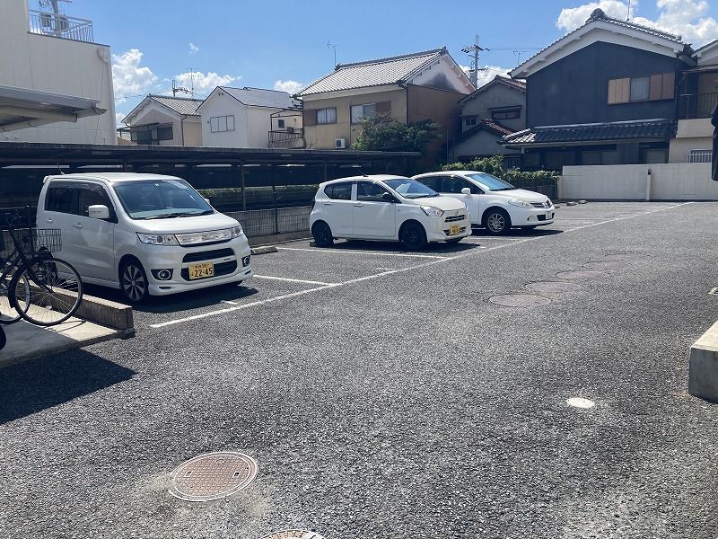レオパレスエバーグリーン耳成 駐車場