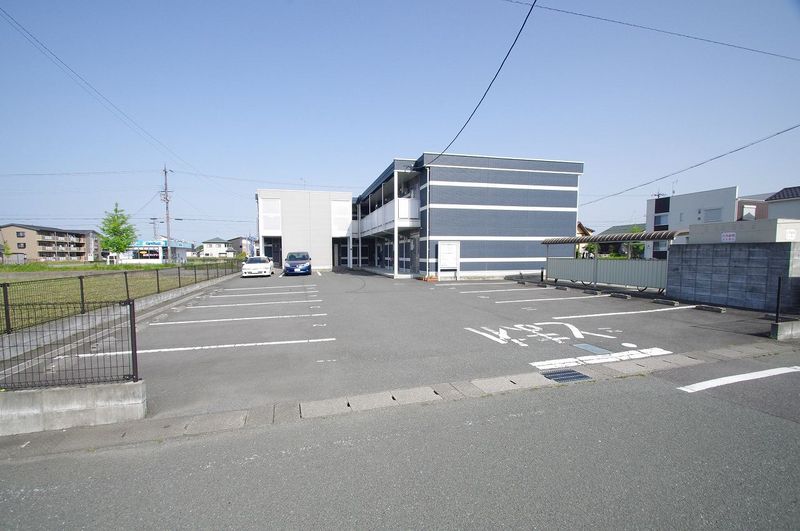 レオネクスト高島 駐車場