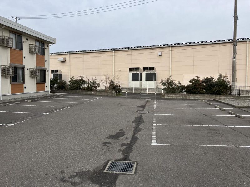 レオネクストリアン 駐車場