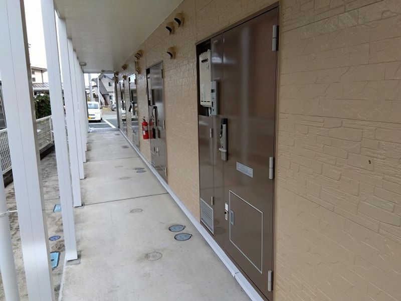 レオパレスルミエール双月 玄関