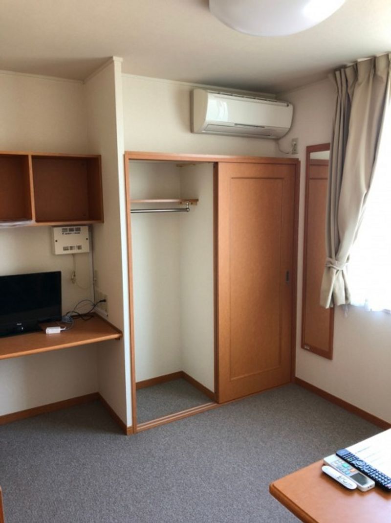 レオパレス南宮 居間