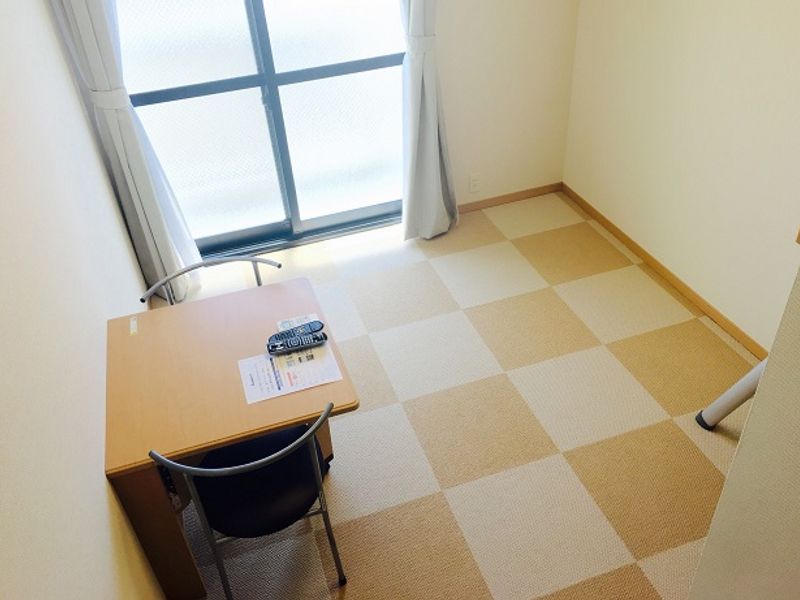 レオパレス光 居間