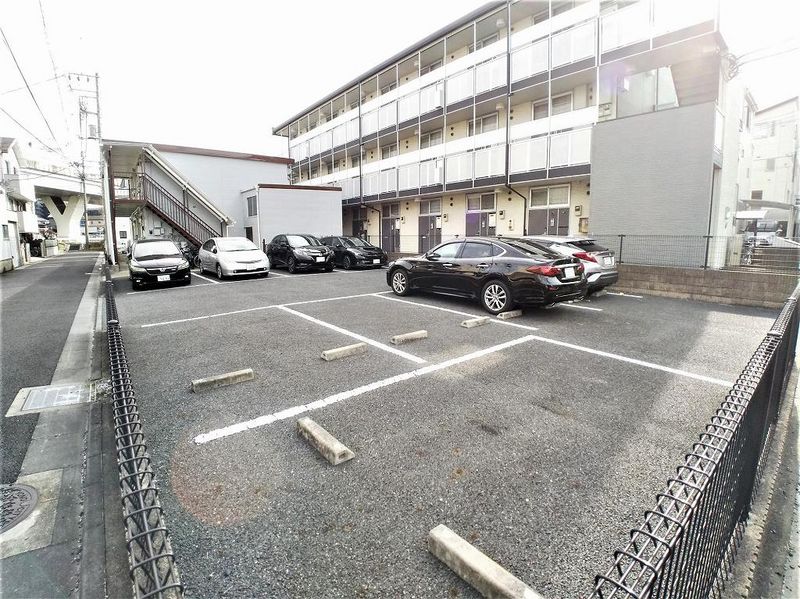 レオパレス小池 駐車場
