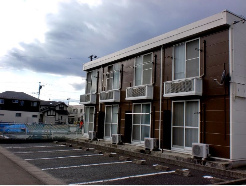 レオパレスラ　トゥール 駐車場