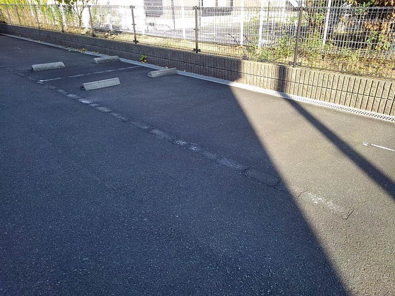 レオパレスルーチェ勝賀 駐車場