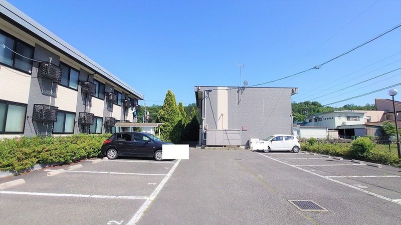 レオパレスエクレール 駐車場
