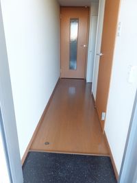 レオパレスランメグ 玄関
