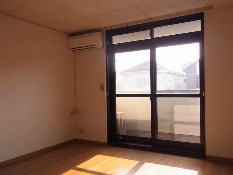 レオパレスシャンテ四之宮 居間