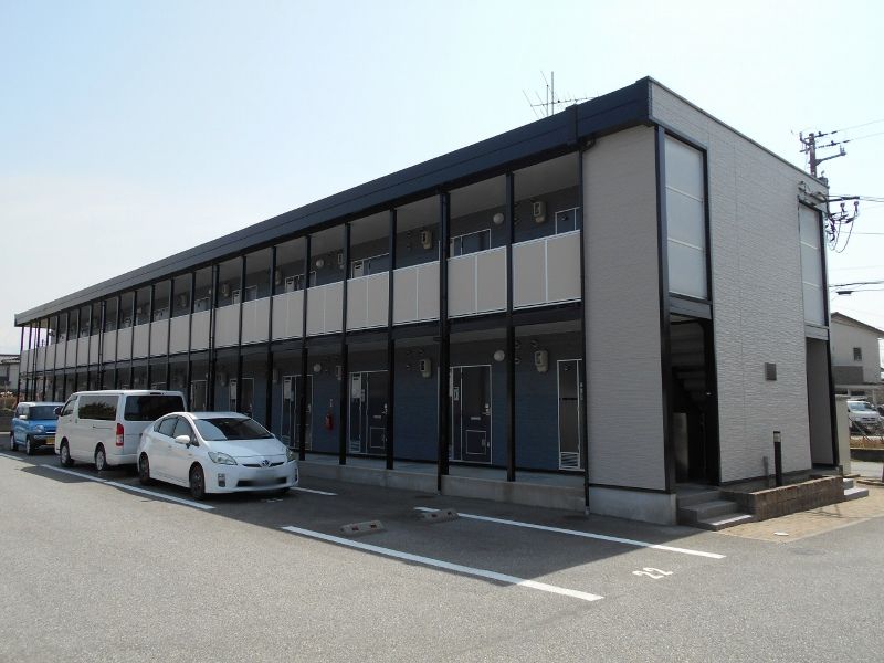 レオパレスロワール 駐車場