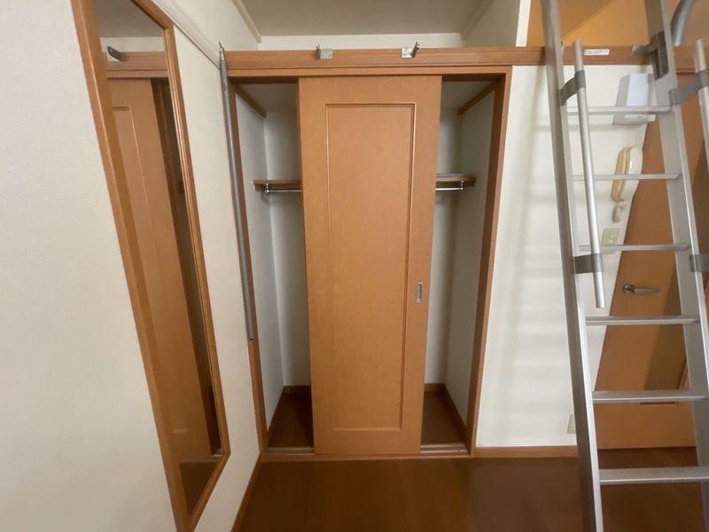 レオパレス小人町 収納