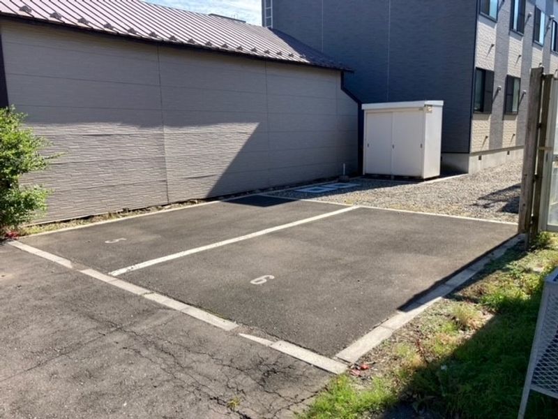 レオパレスローズ７６ 駐車場