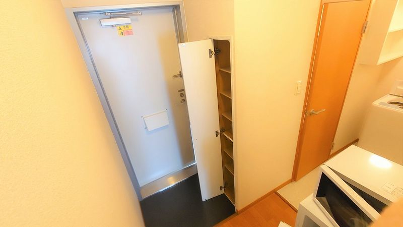 レオパレス久保 玄関