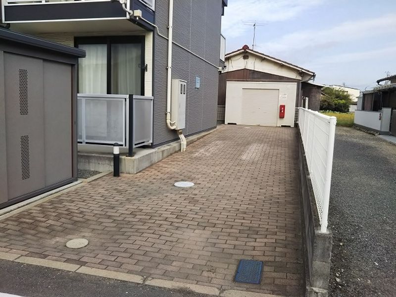 レオパレス雄新ひまわり エントランス