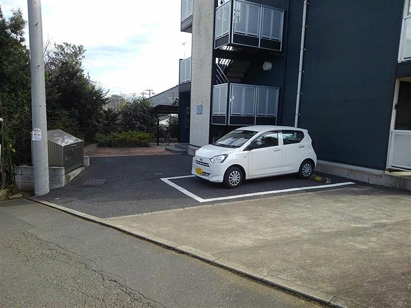レオパレスミツハウス　ペンタ 駐車場