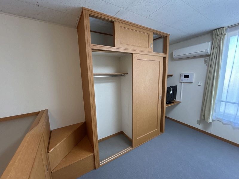 レオパレスプルミエ 収納