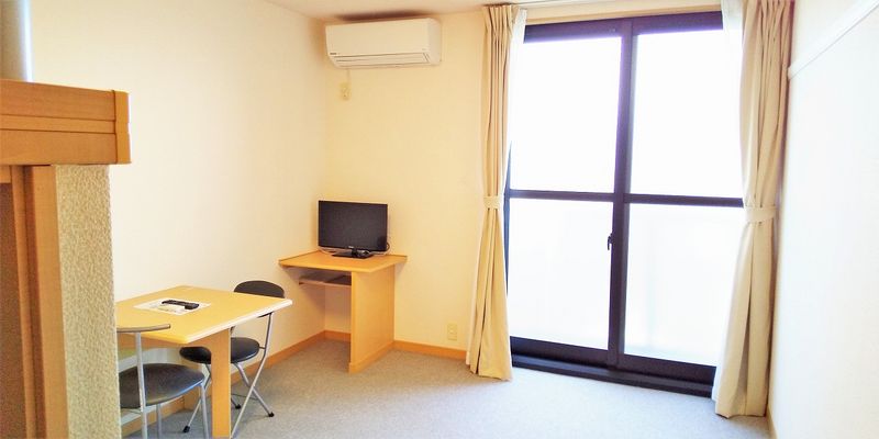 レオパレスバンリュ 居間