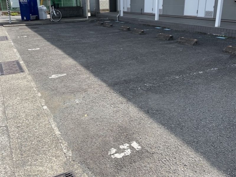 レオパレスサンリバー 駐車場
