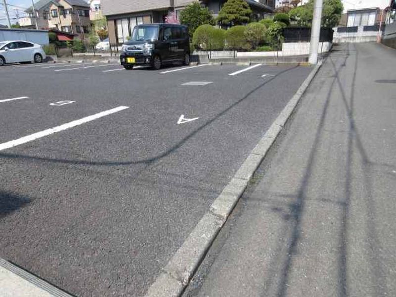 レオパレスリバーフロント 駐車場