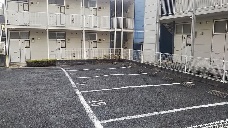レオパレスガーデンヒルズ 駐車場