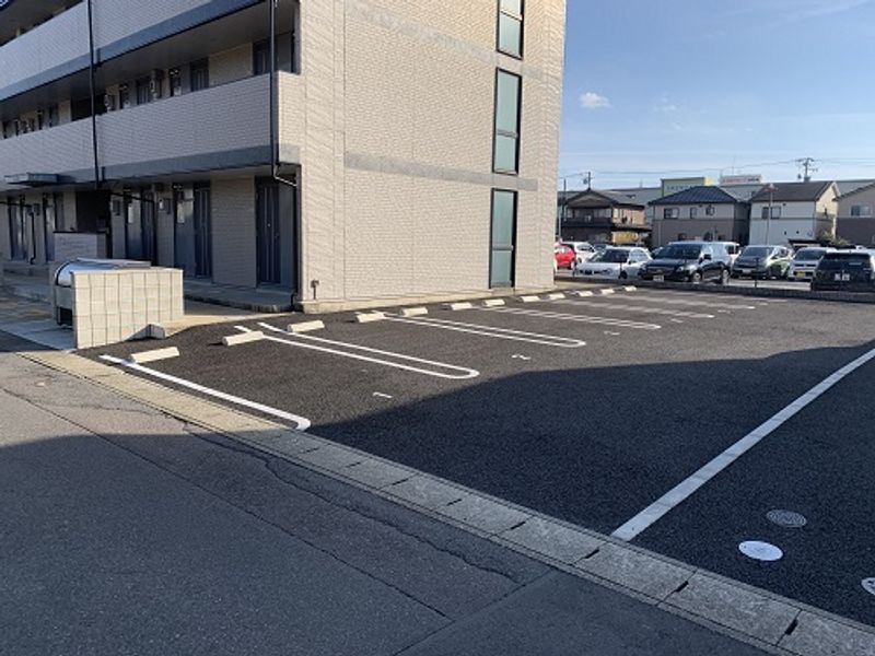 レオパレスストリーム 駐車場