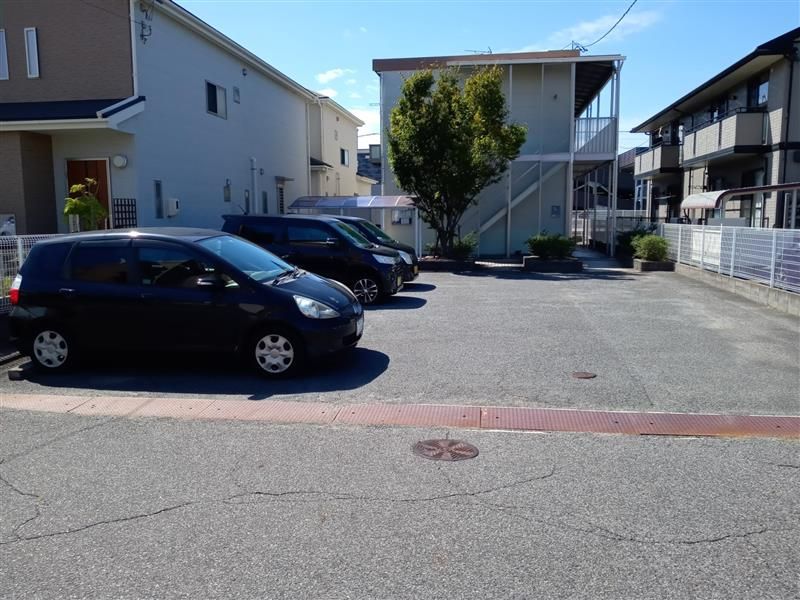 レオパレス方地西 駐車場