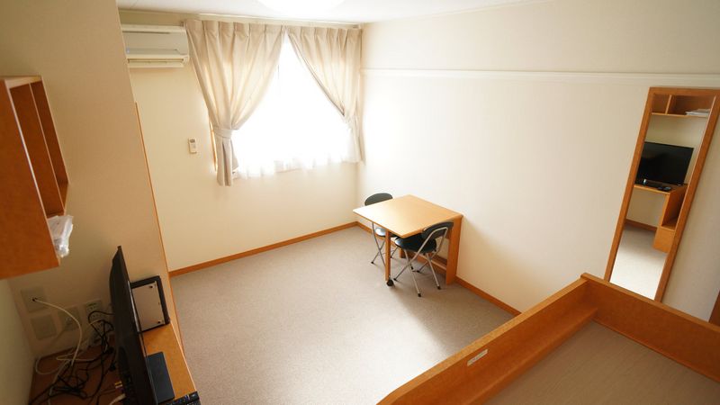 レオパレス志まや 居間