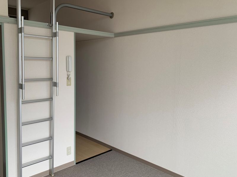 レオパレス宇多津 居間