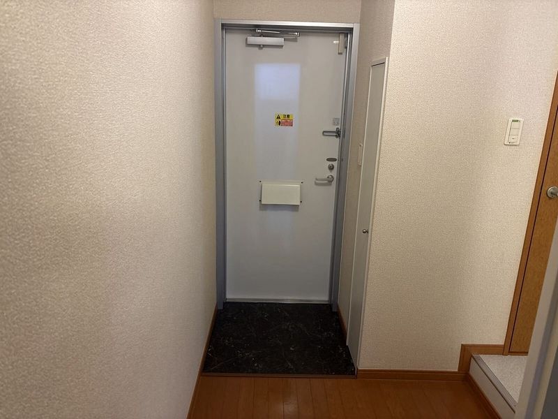 レオパレス末広タウニー 玄関