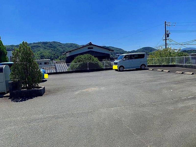 レオパレスドゥマン 駐車場