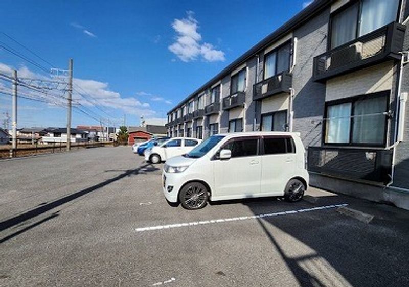 レオパレス二池 駐車場