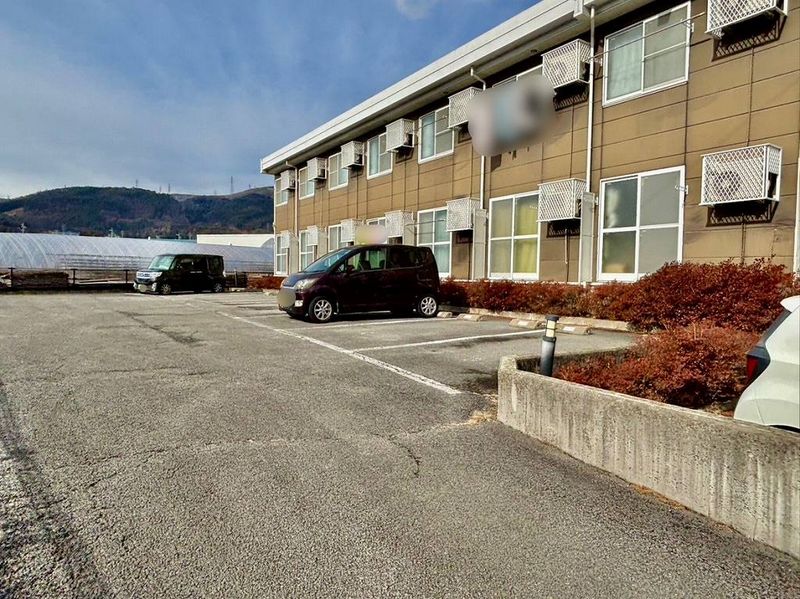 レオパレスコハギ 駐車場