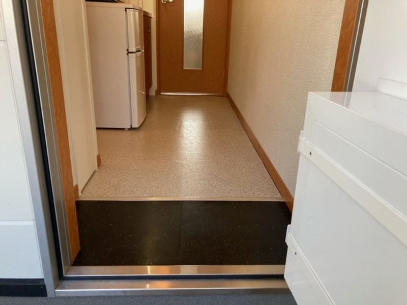 レオパレスセコ伍番館 玄関