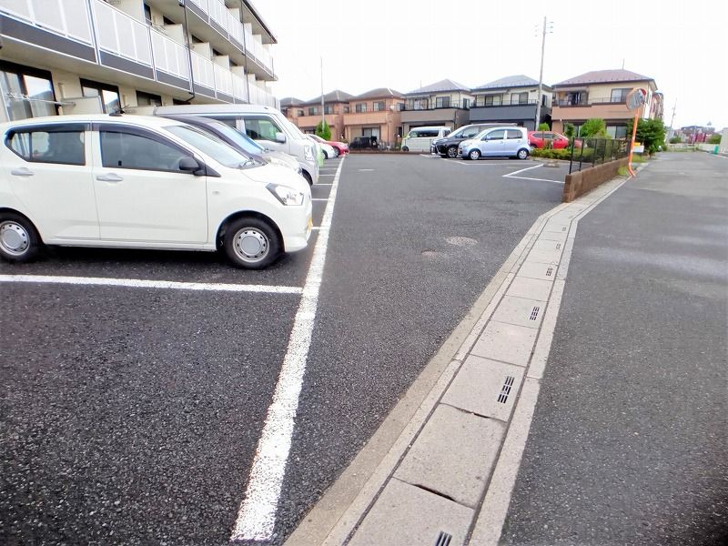 レオパレスエスポワールⅡ 駐車場
