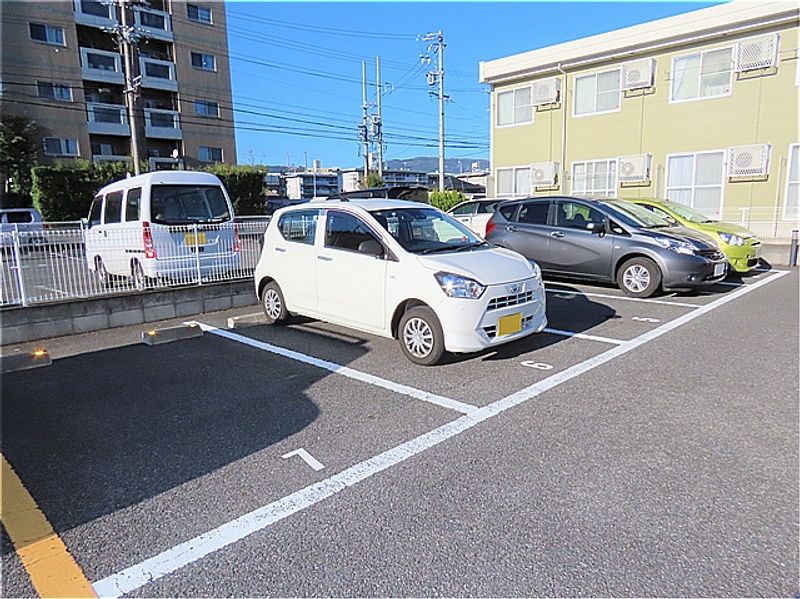 レオネクストグロリアス 駐車場