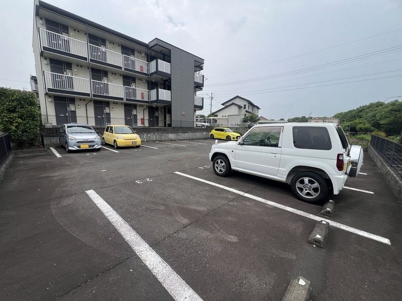 レオパレスノザンファンⅡ 駐車場