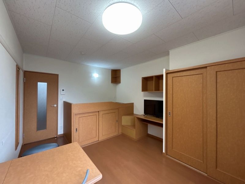 レオパレス西羽貫 居間