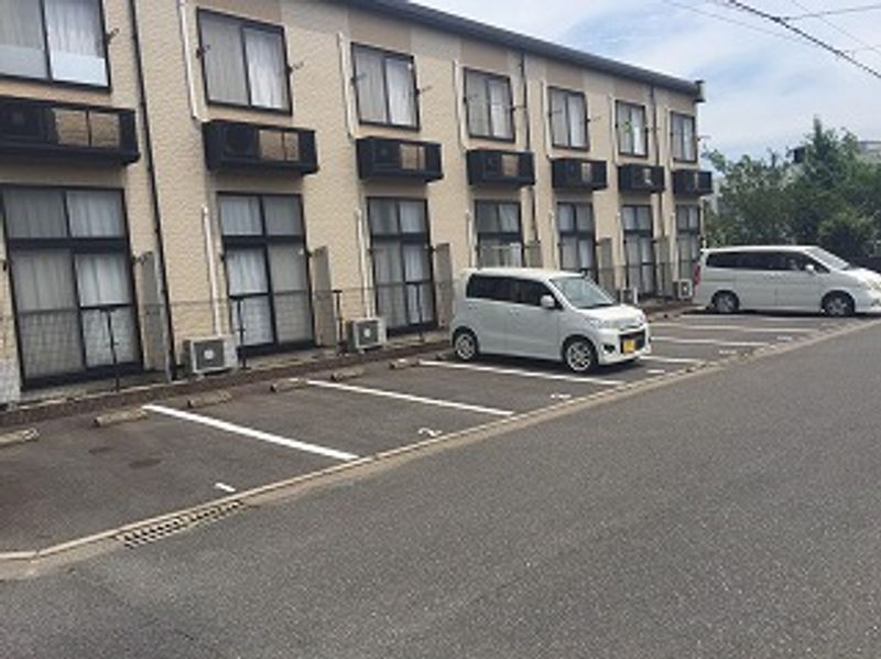 レオパレスＺＥＲＯ 駐車場