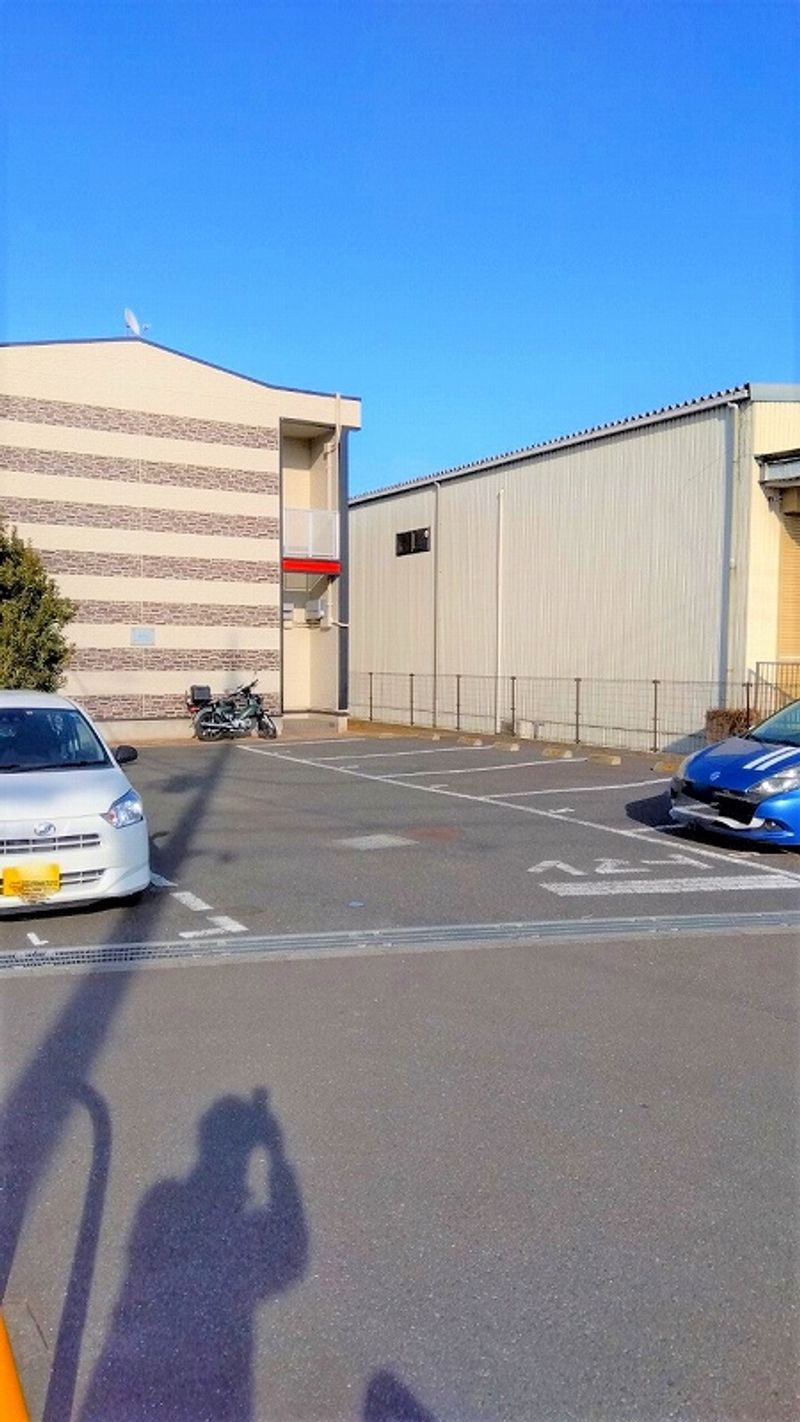 レオパレスワイワイ 駐車場