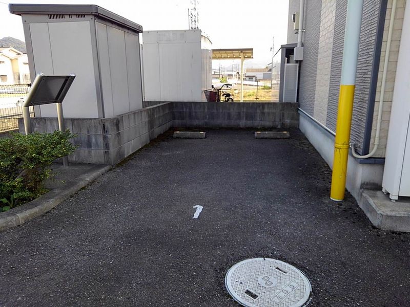 レオパレスＹＯＵＴＯ 駐車場