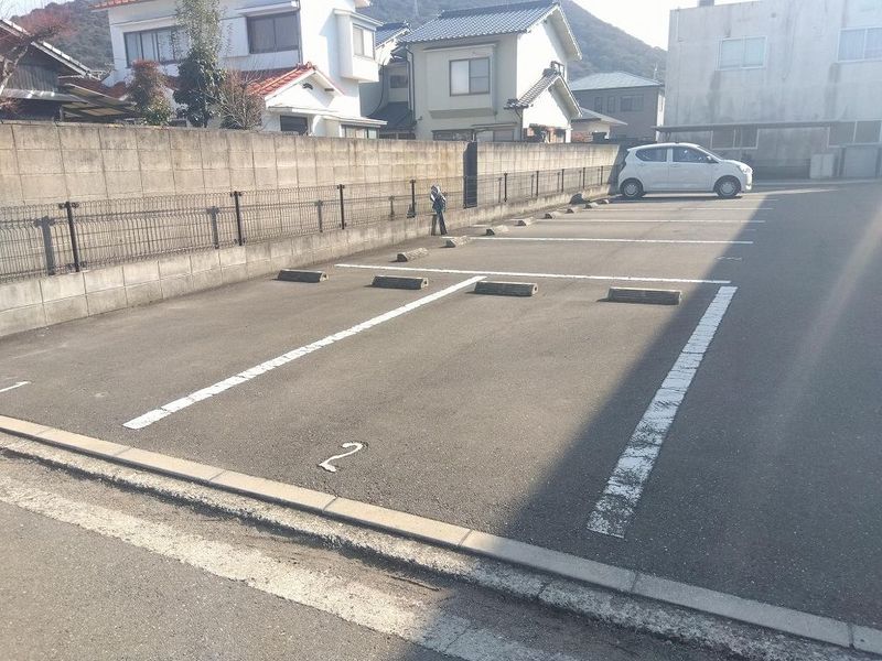 レオネクスト旭町 駐車場