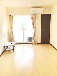 レオネクストカーサ大和Ⅱ 居間