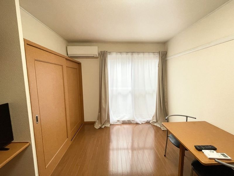 レオパレスフラワーヒル花山 居間
