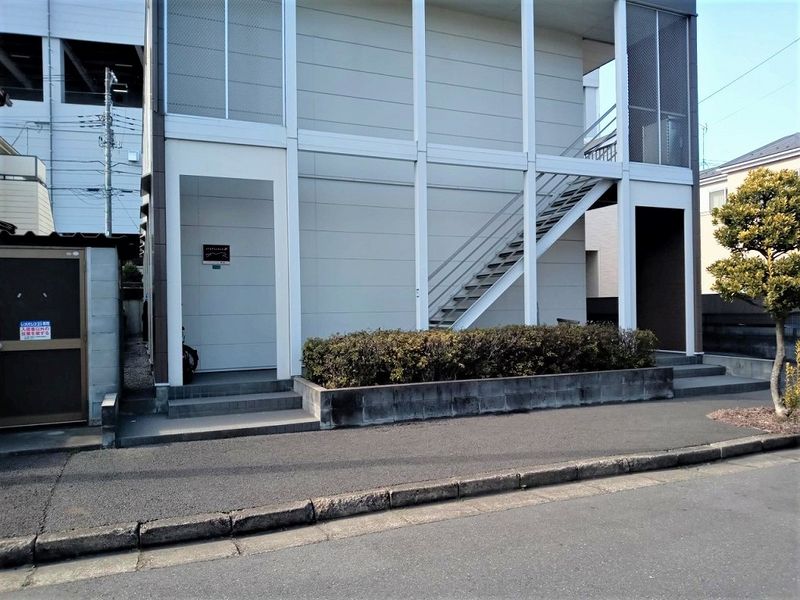 レオパレスアーバン領家 エントランス