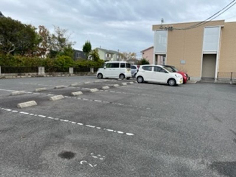 レオパレスラクレⅡ 駐車場