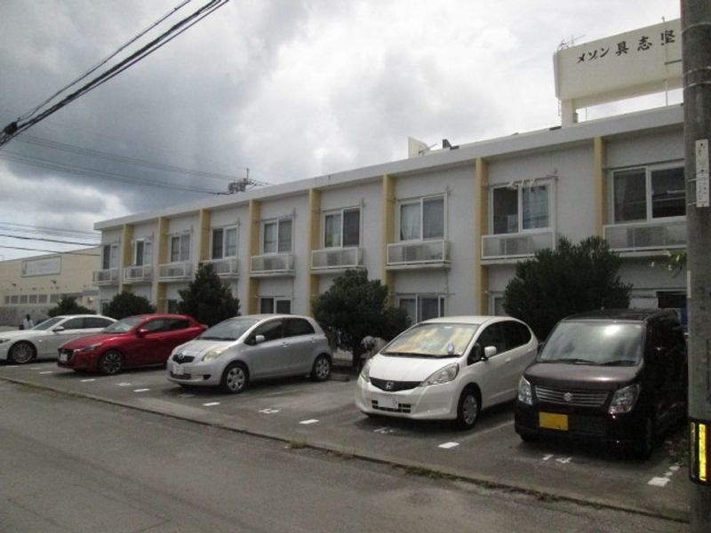 レオパレスグランドゥール 駐車場